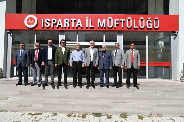 Isparta Belediye Başkanı Şükrü Başdeğirmen, Din Görevlilerinin Hizmetlerini Takdir Ediyor