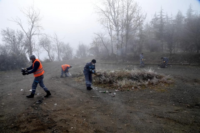 ISPARTA BELEDİYESİ BÖLGEDEN 3 KAMYON ATIK TOPLADI