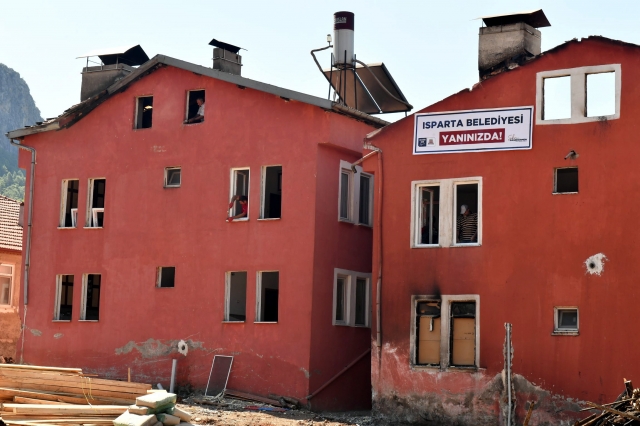 Isparta Belediyesi Çandır’da yaraları sarmak için harekete geçti