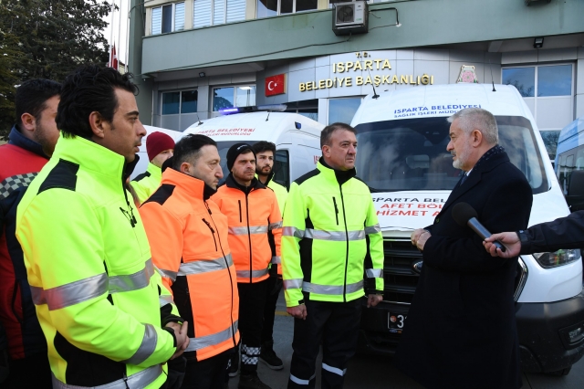 Isparta Belediyesi deprem bölgesine
sağlık, cenaze ve veteriner ekibi gönderdi