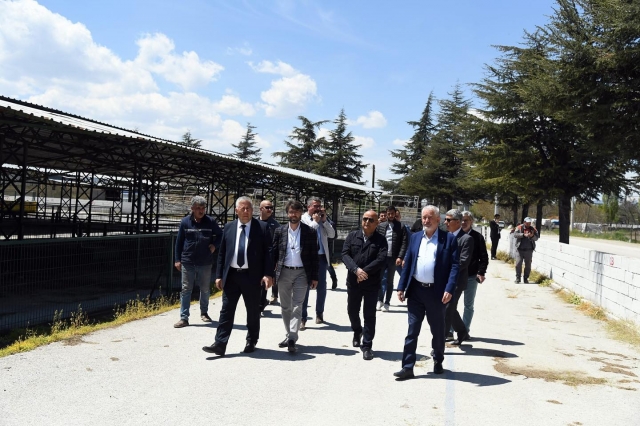 Isparta Belediyesi, Kurban Bayramı için Canlı Hayvan Pazarını Genişletiyor