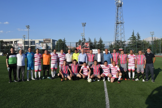 Isparta Belediyesi Müdürlükler Arası Futbol Turnuvası başladı