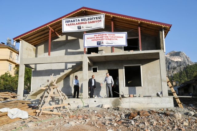 Isparta Belediyesi öncülüğünde Çandır’a 5 ev daha yapılıyor