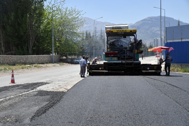 Isparta Bozanönü yolunda asfalt çalışmaları