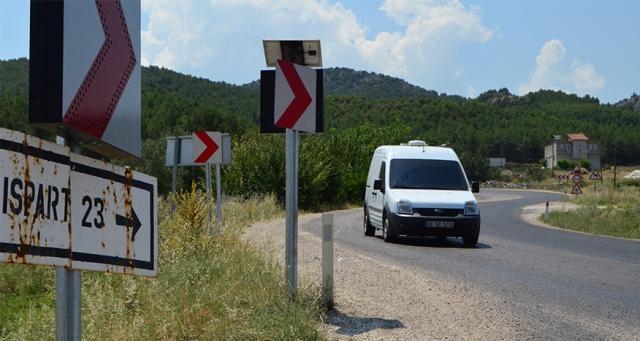 Isparta - Burdur Dağ Yolunda Art arda kazalar Meydana geldi