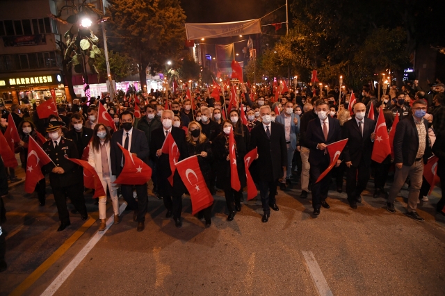 Isparta’da Cumhuriyet coşkusu
Isparta Belediyesinden Fener Alayı