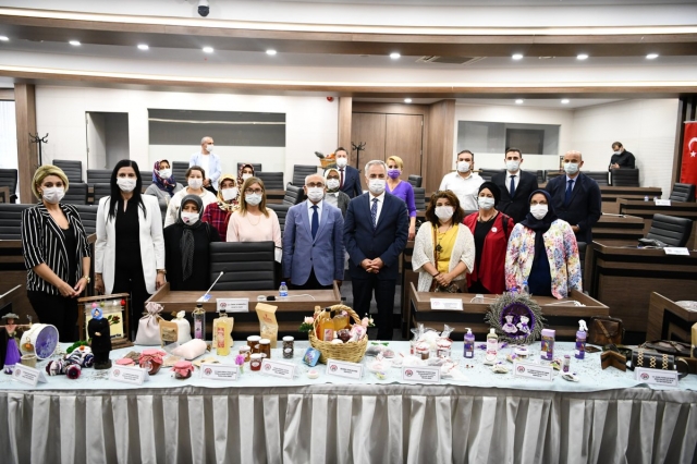 Isparta’daki kadın kooperatifleri Bakan Zümrüt ile konuşma fırsatı buldu