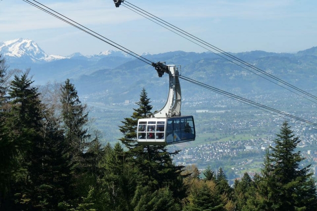 ISPARTA DAVRAZ KAYAK MERKEZİ GONDOL TİPİ
TELEFERİĞE KAVUŞUYOR