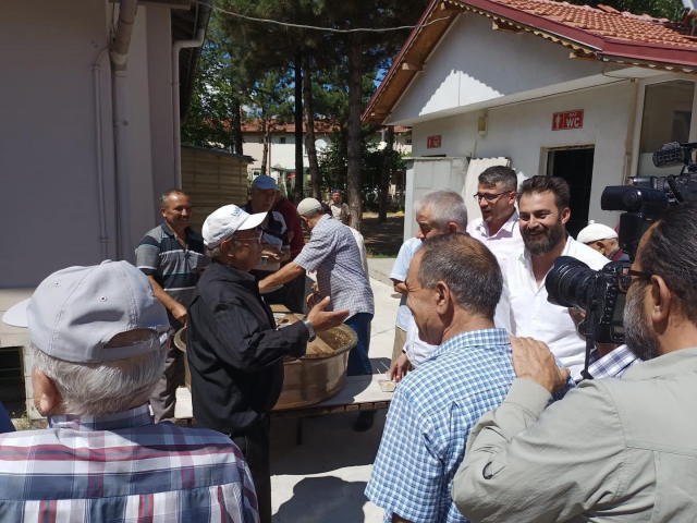 ISPARTA DAVRAZ MAHALLESİ'NDE AŞURE İKRAMI
