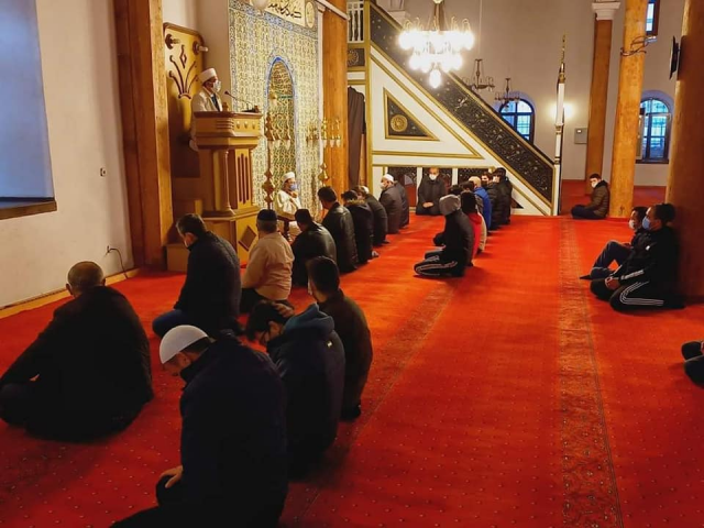 Isparta Eğirdir İlçe Müftülüğü gençlerle sabah namazında buluştu