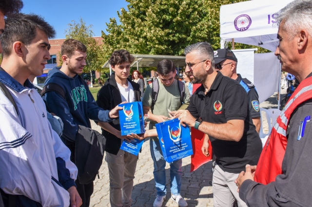 Isparta Emniyet Müdürlüğü, Üniversite Öğrencilerine Güvenli Gelecek Sunuyor