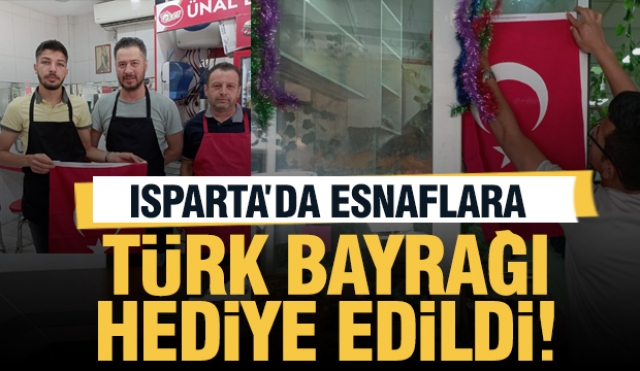 Isparta Esnafına Türk Bayrağı Armağan Edildi