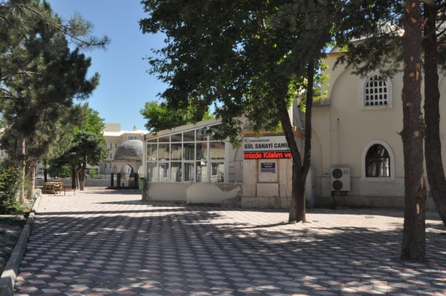 Isparta Gül Sanayi Camii çevresi yeniden düzenlendi