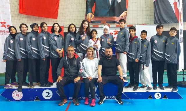 ISPARTA HABER: ANALİG TAEKWONDO
KIZ TAKIMIMIZ YARI FİNALDE