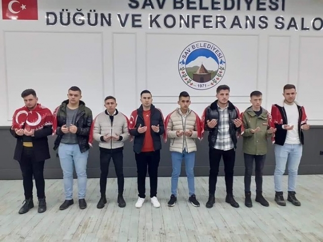 ISPARTA HABER: ASKERE GİDECEKLERE DUALARLA UĞURLAMA 
