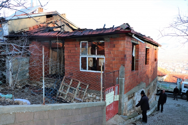 Isparta Haber: Başkan HEYBELİ’ den Evi Yanan Aileye Yardım Eli
