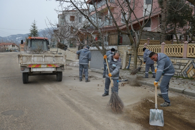 Isparta haber: Cadde ve sokaklarda bahar temizliği