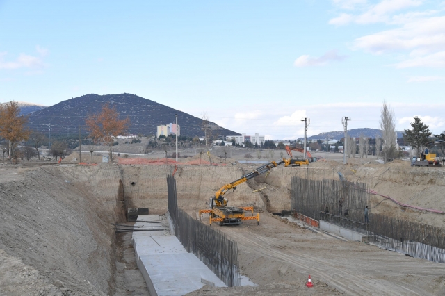 Isparta Haber: Mehmet Tönge Altgeçidinde çalışmalar devam ediyor