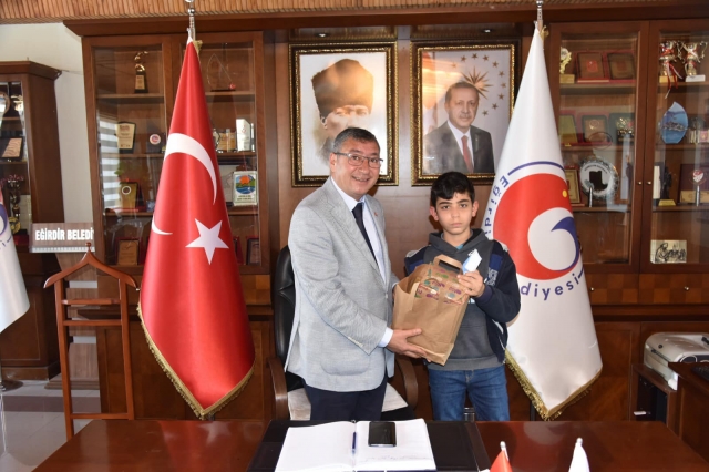 ISPARTA HABER:ORYANTRİNG SPORCULARIMIZ BAŞKAN VELİ GÖK'E TEŞEKKÜR ETMEYE GELDİ