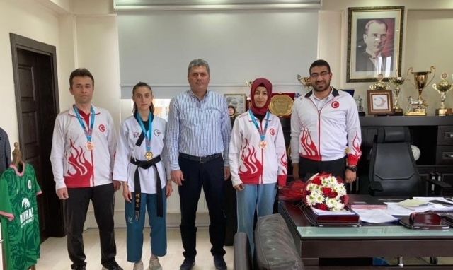 ISPARTA HABER: ŞAMPİYONLARDAN İL MÜDÜRÜMÜZE ZİYARET