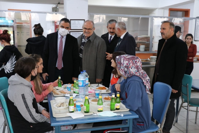ISPARTA HABER: ÜNİVERSİTE ÖĞRENCİLERİ DOYASIYA EĞLENDİ