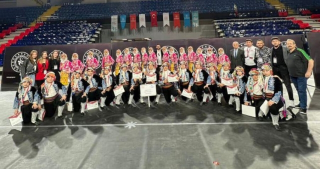 Isparta Hızırbey Ortaokulu Halk Oyunları Ekibi Türkiye Finaline Kalıyor