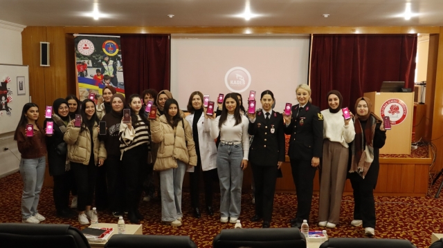Isparta İl Jandarma Komutanlığı, Gençlere KADES ve Narkorehber Tanıtımı Yaptı