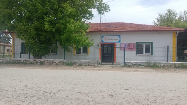 Isparta İl Millî Eğitim Müdürlüğü, Gül Hasat Sezonunda Çocuklara Destek Oluyor