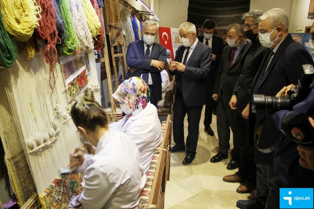 ISPARTA İŞKUR'DAN HALI DOKUMACILIĞINI CANLANDIRACAK KURS HABERİ