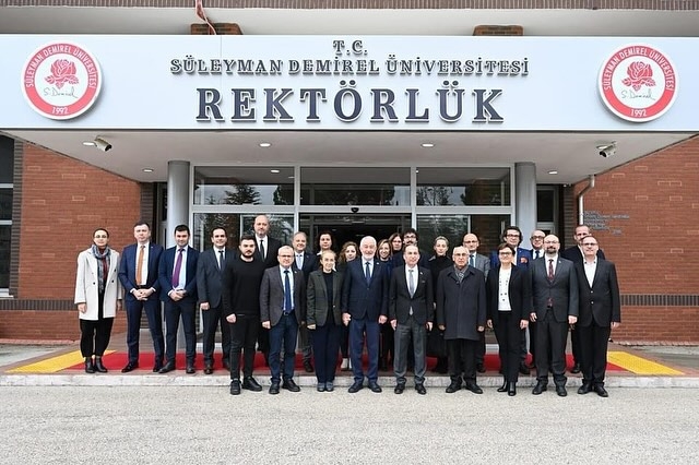 ISPARTA KENT HİZMETLERİNİ GELİŞTİRME DERNEĞİ VE SDÜ REKTÖRÜ İLE PROTOKOL İMZALANDI