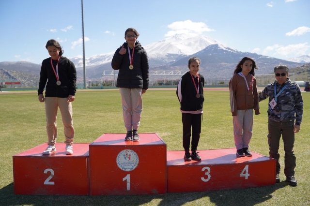 Isparta Okul Sporları Atletizm İl Birinciliği Yarışmaları Gerçekleştirildi