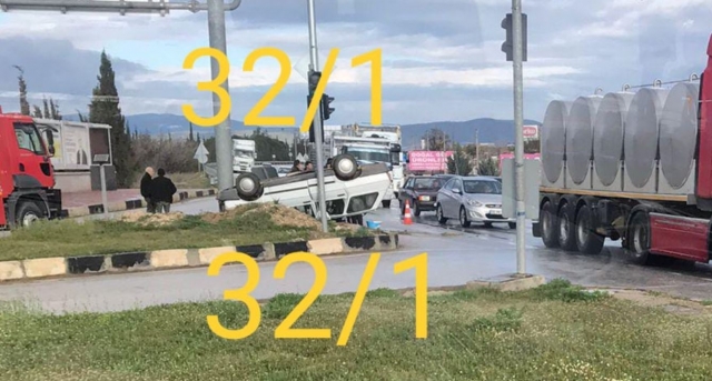 Isparta Organize Sanayi Kavşağı'nda Trafik Kazası: Bir Sürücü Yaralandı