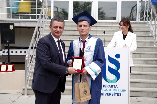 Isparta Orman Bölge Müdürlüğü, İSUBÜ Orman Fakültesi Mezuniyet Töreninde Öğrencilerin Yanında!