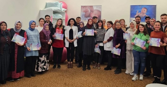 Isparta Şehir Hastanesi'nde Gebe Okulu'nda Eğitim Alan Kadınlar Başarıyla Mezun Oldu