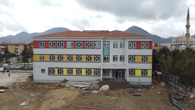 Isparta Şehit Mehmet Ünal İlkokulu'nun yenilenmesi tamamlanıyor