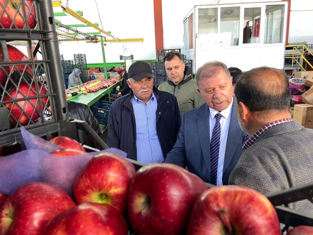 Isparta Ticaret ve Sanayi Odası Başkanı Metin Çelik, köy gezileriyle üreticilerle yakın temasta