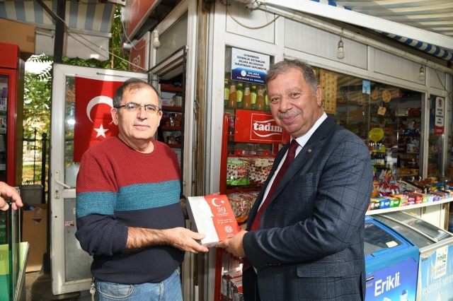 Isparta Ticaret ve Sanayi Odası (ITSO) İş Yerlerine Türk Bayrağı Dağıttı