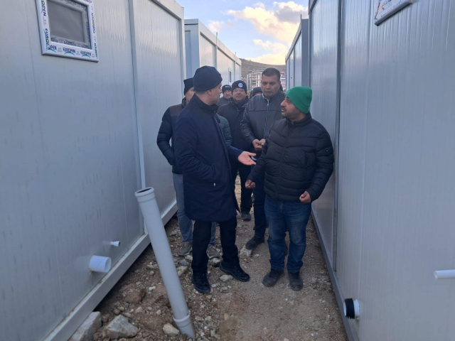  Isparta Valisi Aydın Baruş, Afşin İlçesi'ndeki Depremzedelerin Yanında