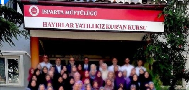 Isparta Valisi Aydın Baruş, Hayırlar Yatılı Kız Kuran Kursunu ziyaret etti