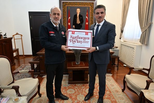 Isparta Valisi Aydın Baruş, Kurban Vekâletini Türkiye Diyanet Vakfı'na Verdi