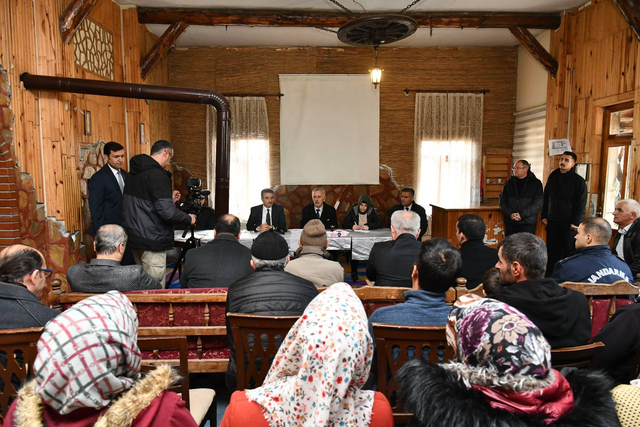 Isparta Valisi  Baruş merkez köyleri ziyaret programının son köyü olan Çobanisa köyünü ziyaret etti