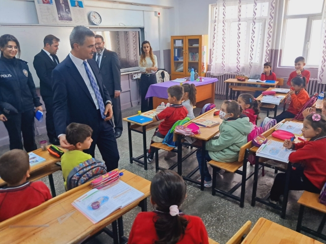 Isparta Valisi Baruş'un mahalle ziyaretleri devam ediyor