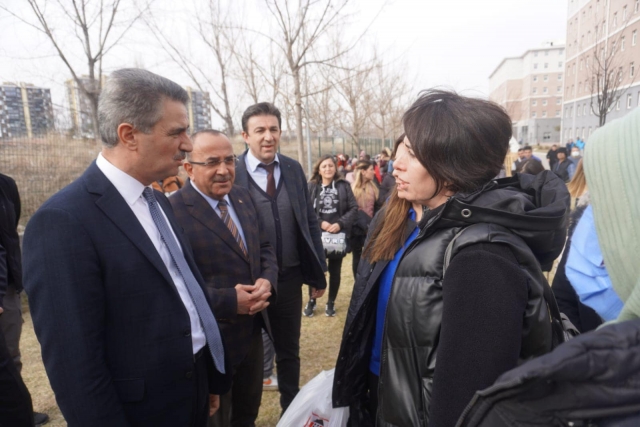 Isparta Valisi Vali Baruş kuaför esnafına teşekkür etti