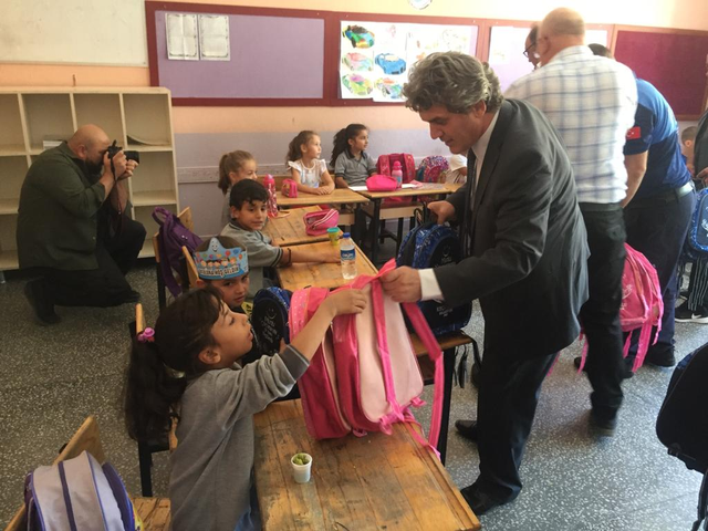 Isparta'da 1.sınıf öğrencilerimize okul çantası dağıtıldı