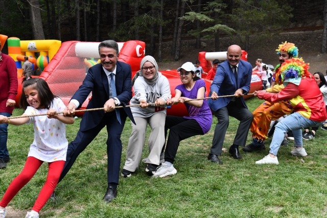 Isparta'da 30 Haziran "Koruyucu Aile Günü"nde renkli görüntüler