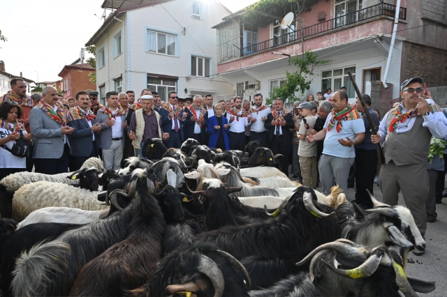 Isparta'da 400 Yılı Aşkındır Yaşatılan “Kurban İndirme Töreni” Gerçekleştirildi
