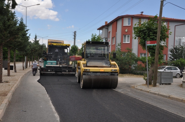 Isparta'da  asfalt yenileme çalışmaları devam ediyor