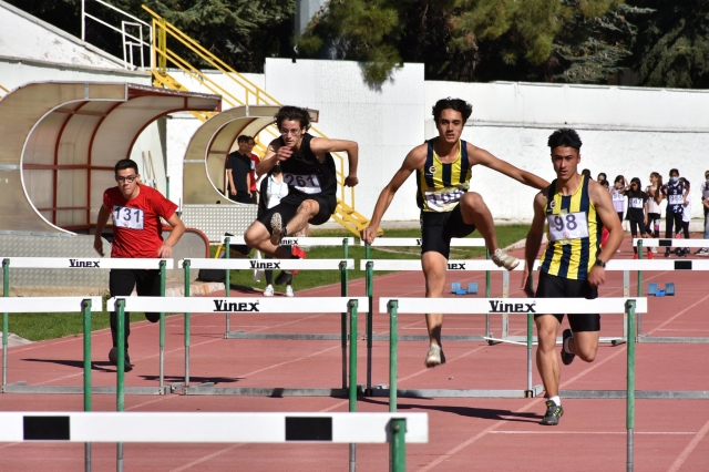 Isparta'da Atatürk Stadyumu'nda atletizm yarışları