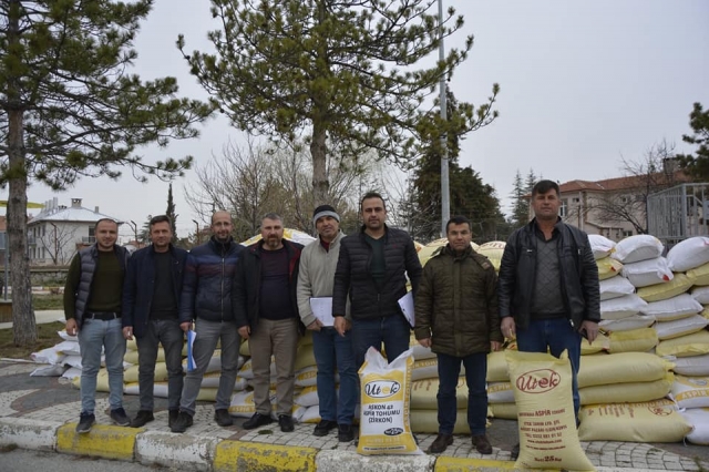 Isparta'da Atıl Durumda Olan Araziler Üretime Kazandırılıyor: Binlerce Çiftçiye Tohum Dağıtımı Yapıldı!