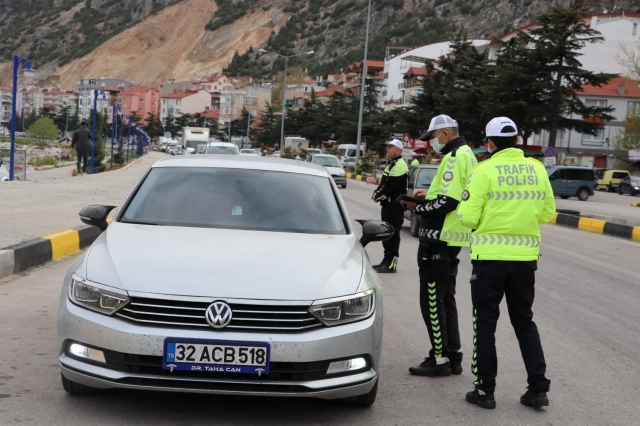 Isparta'da 'Bayramınız Kemerli Olsun' Sloganı ile Kazalara Set